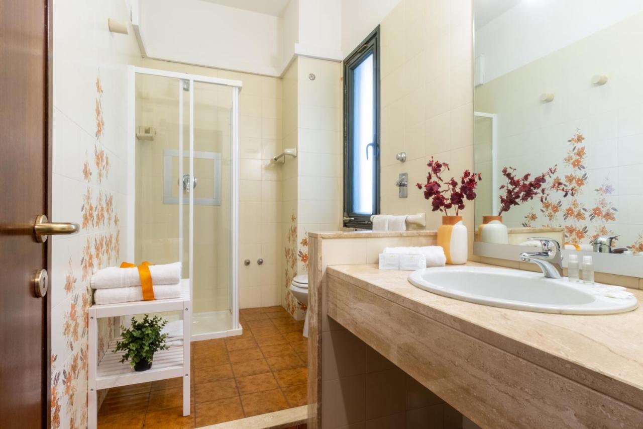 Colle Bonaria Apartment Cagliari Bagian luar foto