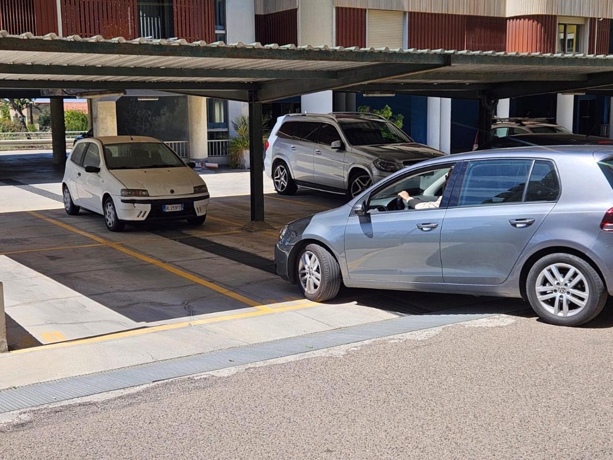 Colle Bonaria Apartment Cagliari Bagian luar foto